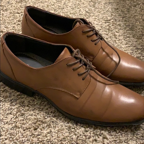 van heusen dress shoes